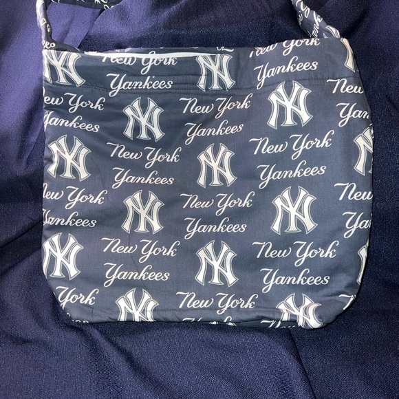 New York Yankees purse - Picture 1 of 3